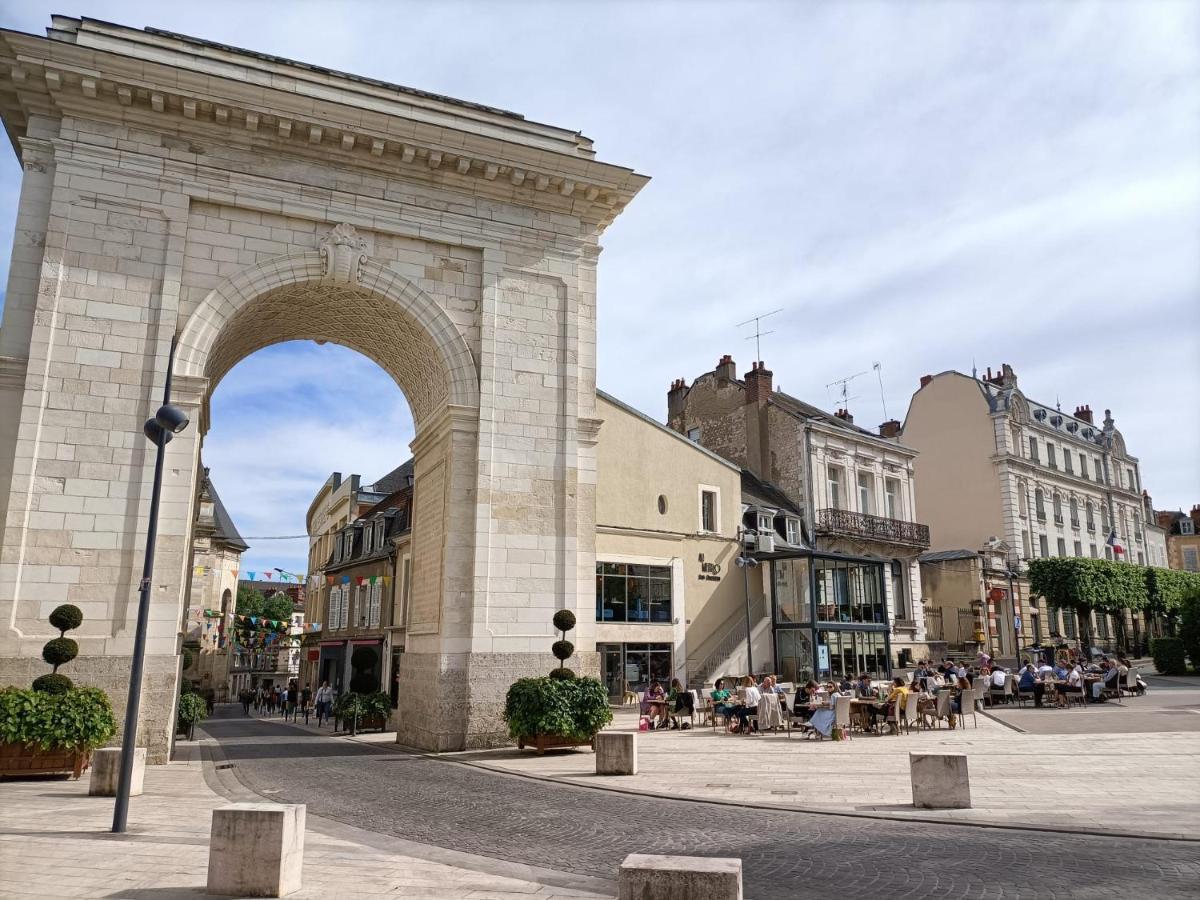 Nevers A La Porte De Paris Kültér fotó
